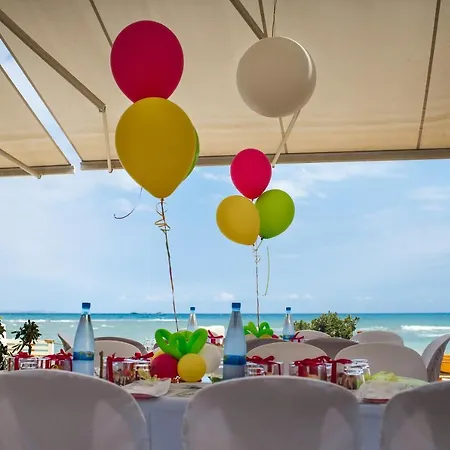 Island Boutique Готель Ларнака