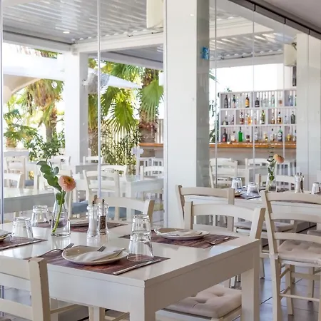 Island Boutique Готель Ларнака