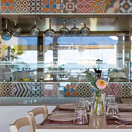 Island Boutique 4*